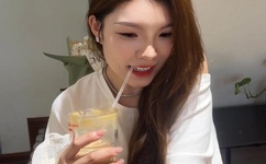 上海情侣网吧门